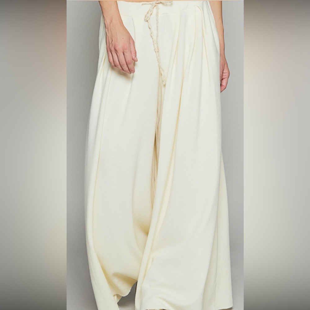 🇺🇸 POL FLOWY WIDE LEG CREAM PANTS